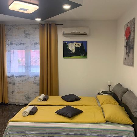 Studio Dama Blizina Amfiteatra I Bus Kolodvora ,Besplatan Privatni Parking,Self-Check- In Póla Kültér fotó
