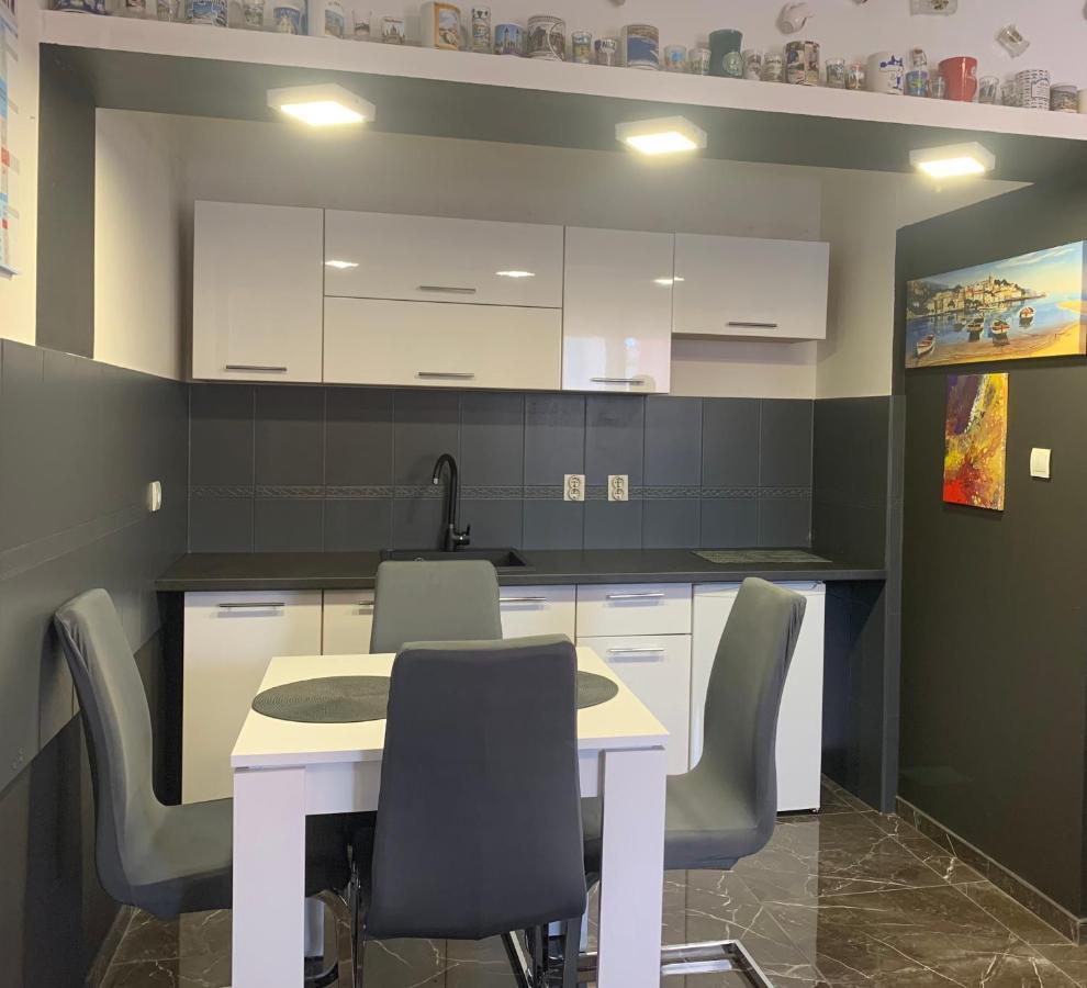 Studio Dama Blizina Amfiteatra I Bus Kolodvora ,Besplatan Privatni Parking,Self-Check- In Póla Kültér fotó