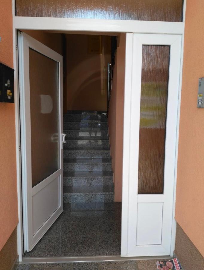 Studio Dama Blizina Amfiteatra I Bus Kolodvora ,Besplatan Privatni Parking,Self-Check- In Póla Kültér fotó