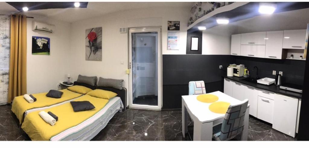 Studio Dama Blizina Amfiteatra I Bus Kolodvora ,Besplatan Privatni Parking,Self-Check- In Póla Kültér fotó