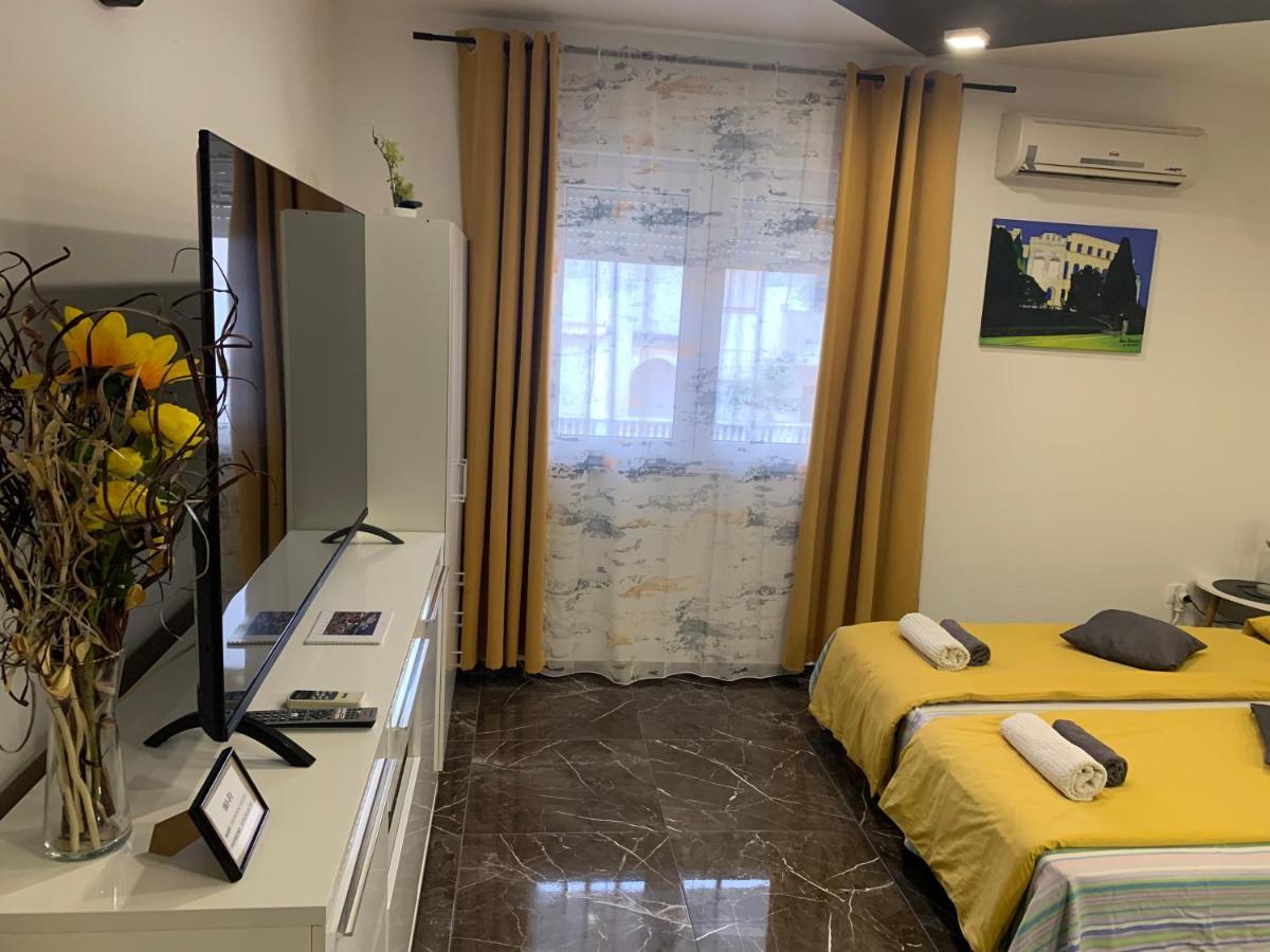 Studio Dama Blizina Amfiteatra I Bus Kolodvora ,Besplatan Privatni Parking,Self-Check- In Póla Kültér fotó