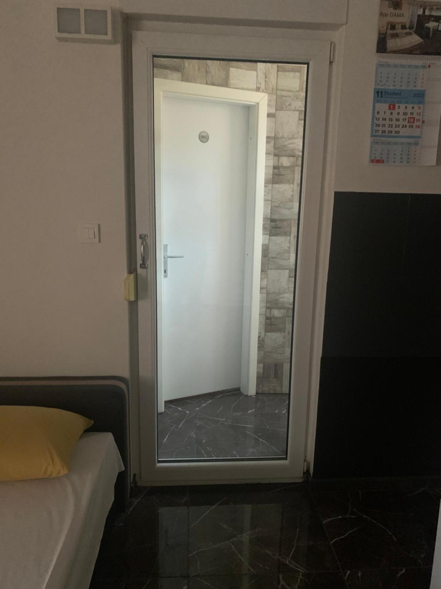 Studio Dama Blizina Amfiteatra I Bus Kolodvora ,Besplatan Privatni Parking,Self-Check- In Póla Kültér fotó